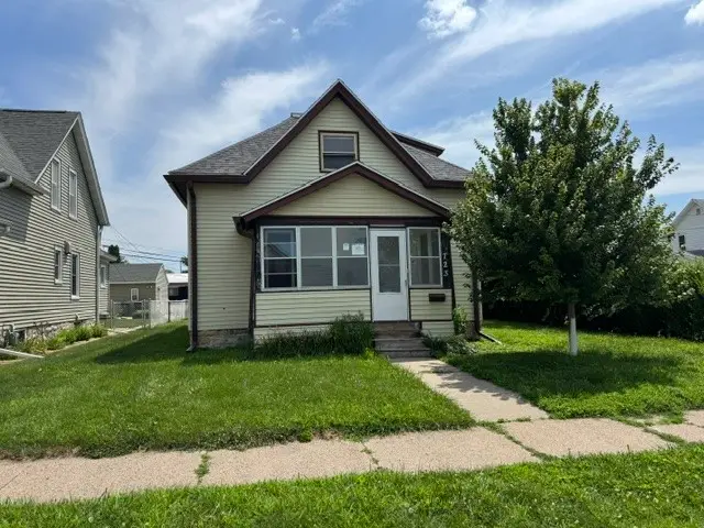 723 7th Street Sw, Cedar Rapids, IA 52404 - #2