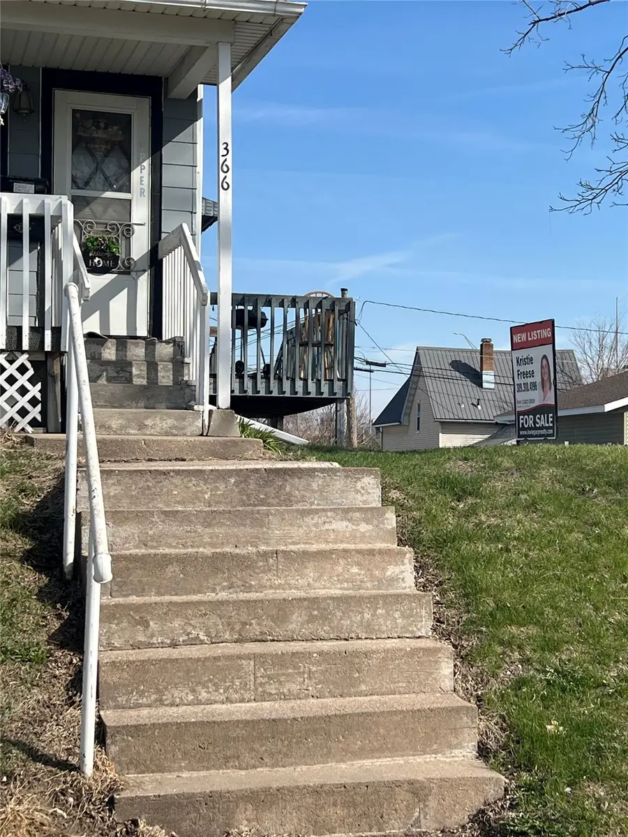 366 7th Avenue Sw, Cedar Rapids, IA 52404 - #2