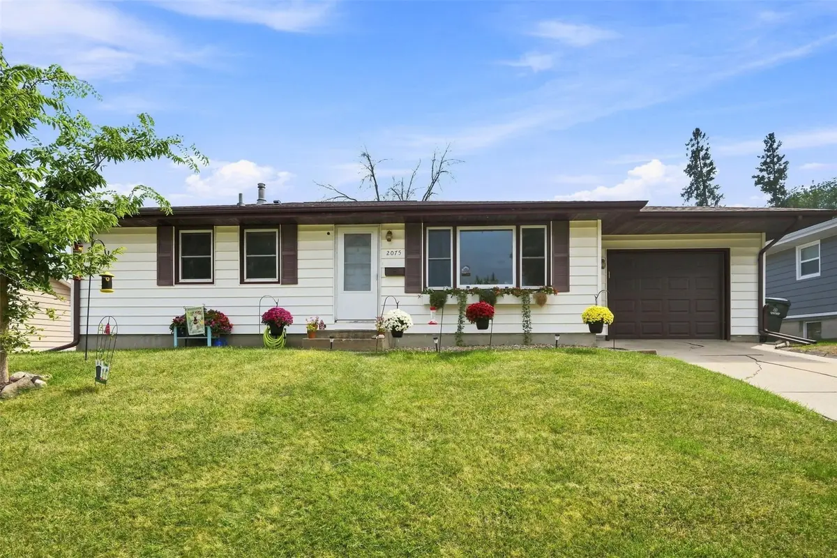 2075 Larry Drive Ne, Cedar Rapids, IA 52402 - #1