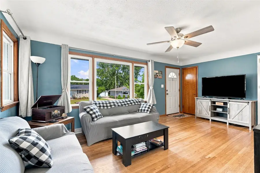 2075 Larry Drive Ne, Cedar Rapids, IA 52402 - #2