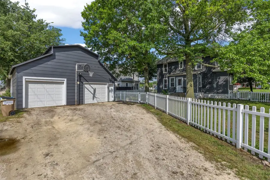 505 E Butler Street, Manchester, IA 52057 - #2