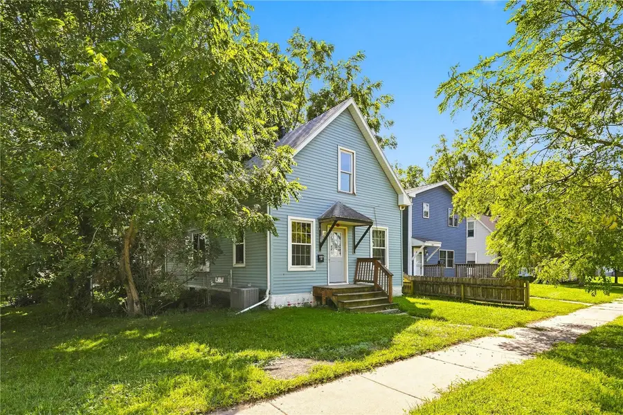 407 9th Avenue Sw, Cedar Rapids, IA 52404 - #2