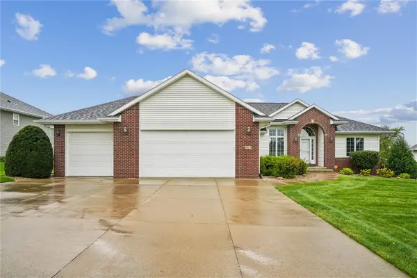 403 Wildflower Dr, Fairfax, IA 52228