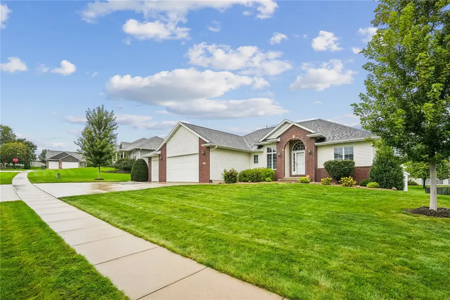 403 Wildflower Dr, Fairfax, IA 52228 - #2