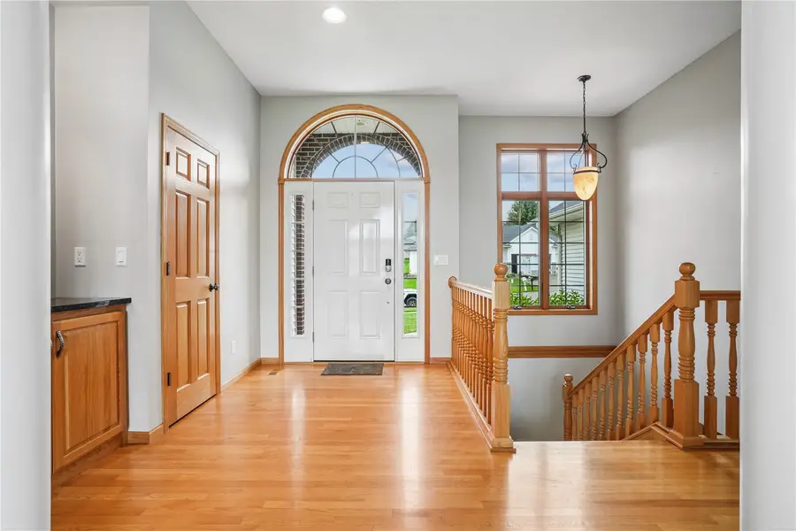 403 Wildflower Dr, Fairfax, IA 52228 - #3