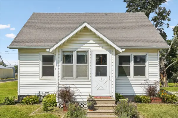 112 W Vinton St, Coggon, IA 52218
