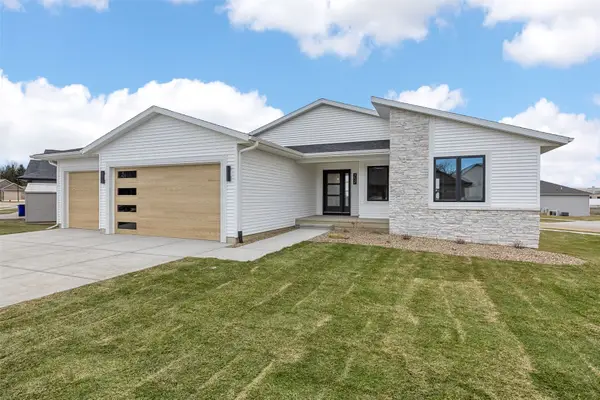 717 Pointer Circle, Center Point, IA 52213