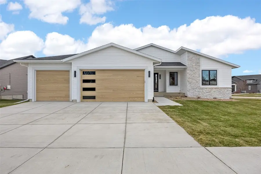 717 Pointer Circle, Center Point, IA 52213 - #2