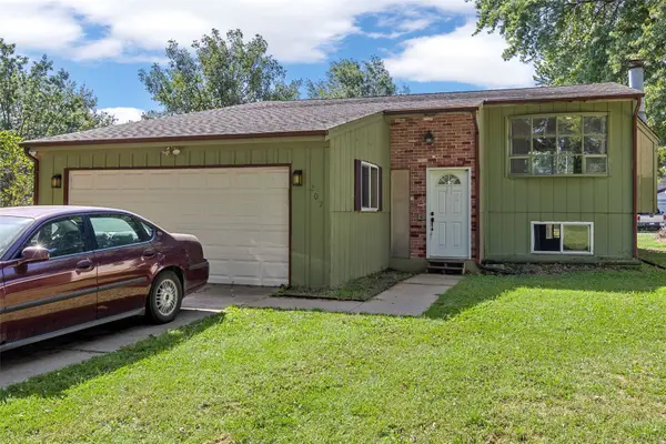 207 Washington Street, Hills, IA 52235