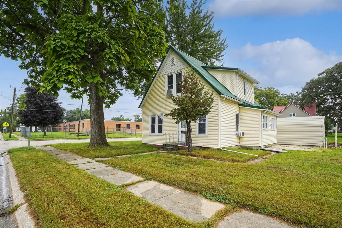 317 6th Avenue, Oelwein, IA 50662 - #1