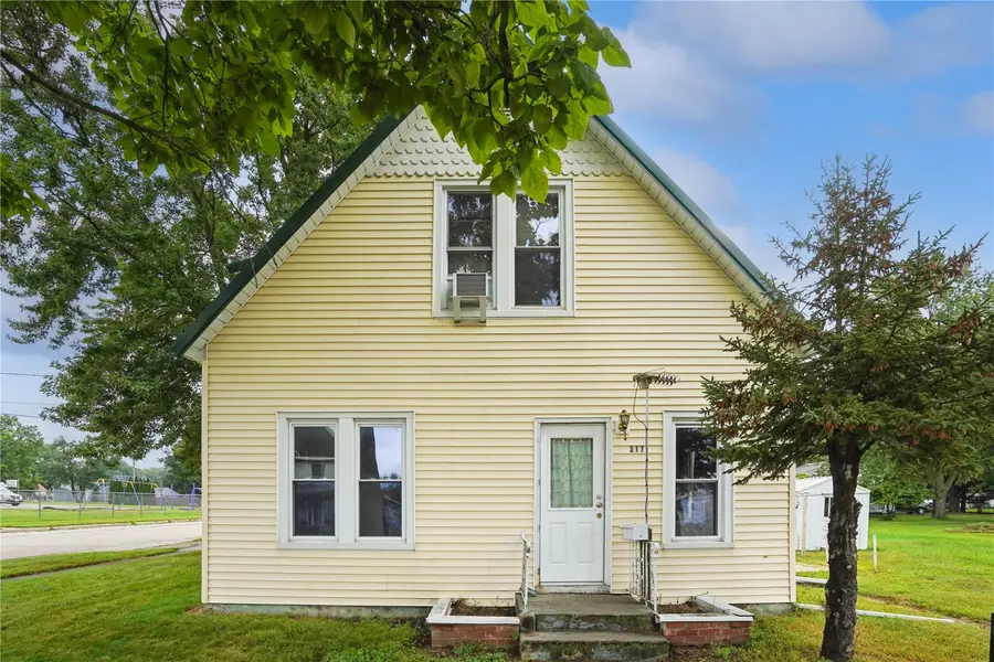 317 6th Avenue, Oelwein, IA 50662 - #2