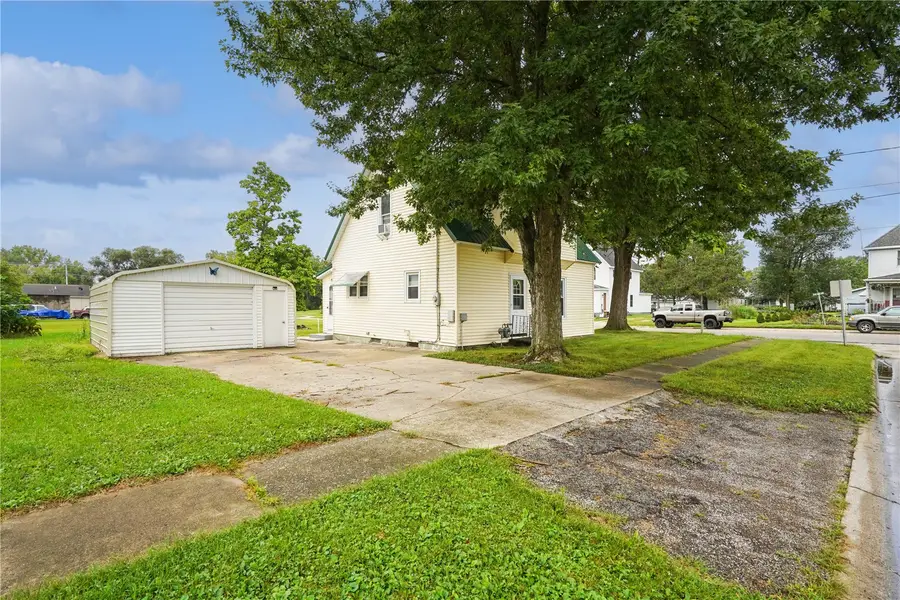 317 6th Avenue, Oelwein, IA 50662 - #3