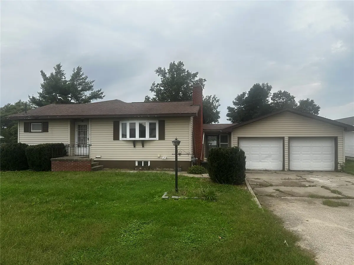 300 1st St W, Newhall, IA 52315 - #1