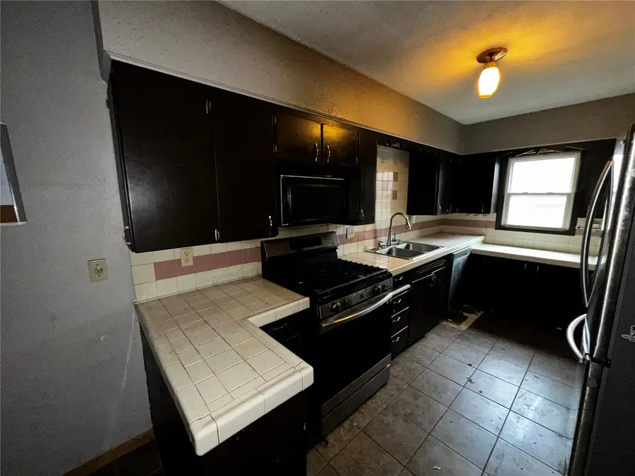 300 1st St W, Newhall, IA 52315 - #2