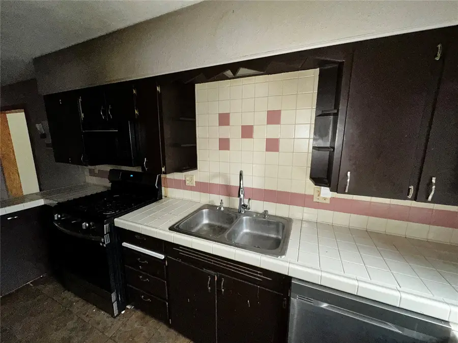 300 1st St W, Newhall, IA 52315 - #3