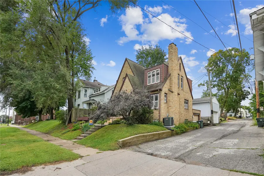 608 Iowa Ave, Muscatine, IA 52761 - #3