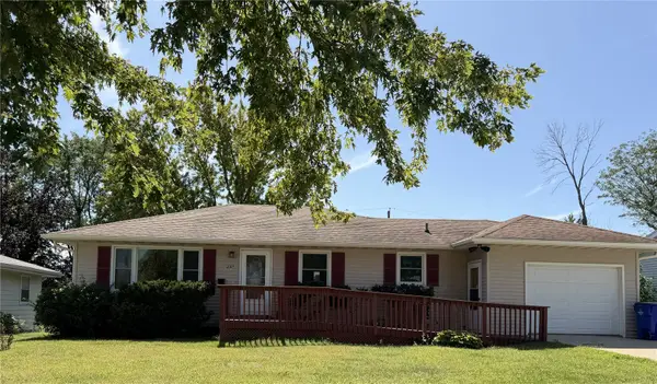 2163 42nd Street Ne, Cedar Rapids, IA 52402