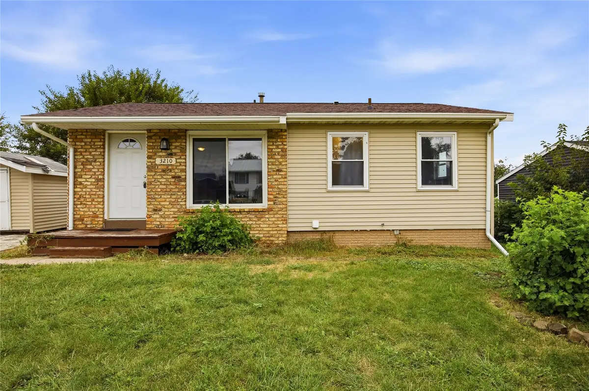 3210 Carriage Drive Sw, Cedar Rapids, IA 52404 - #1