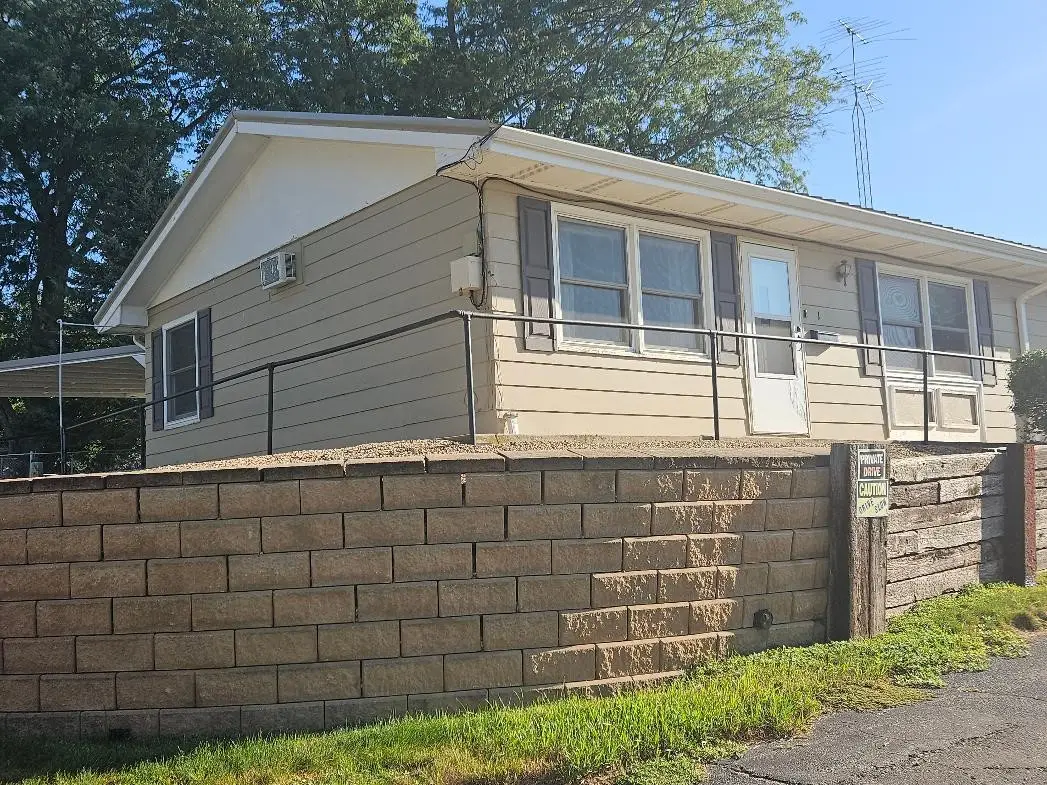 1306 10th Avenue, Belle Plaine, IA 52208 - #1