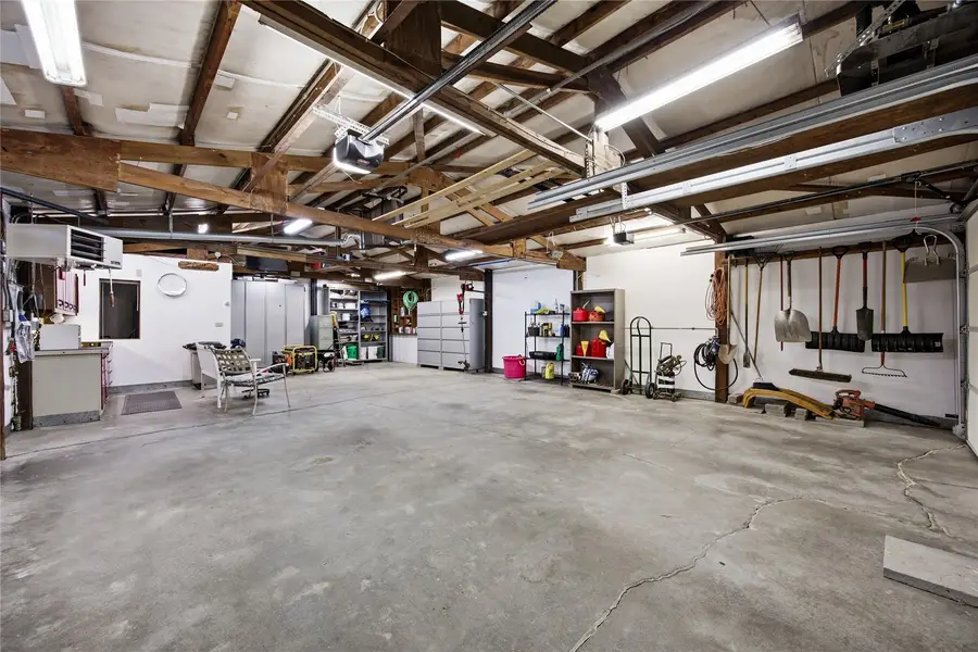 3632 Crestwood Drive Nw, Cedar Rapids, IA 52405 - #2