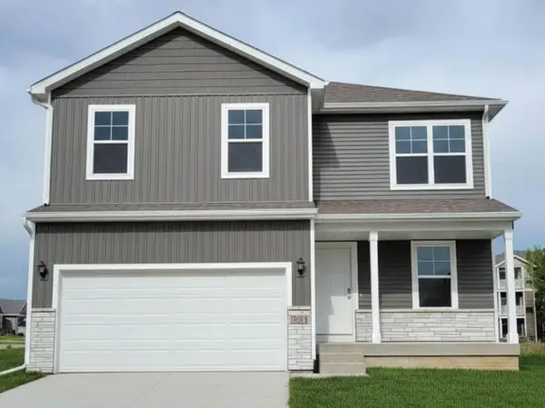 2795 Cecelia Drive, Hiawatha, IA 52233
