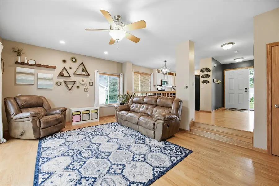 1372 Woolridge Dr, Coralville, IA 52241 - #3