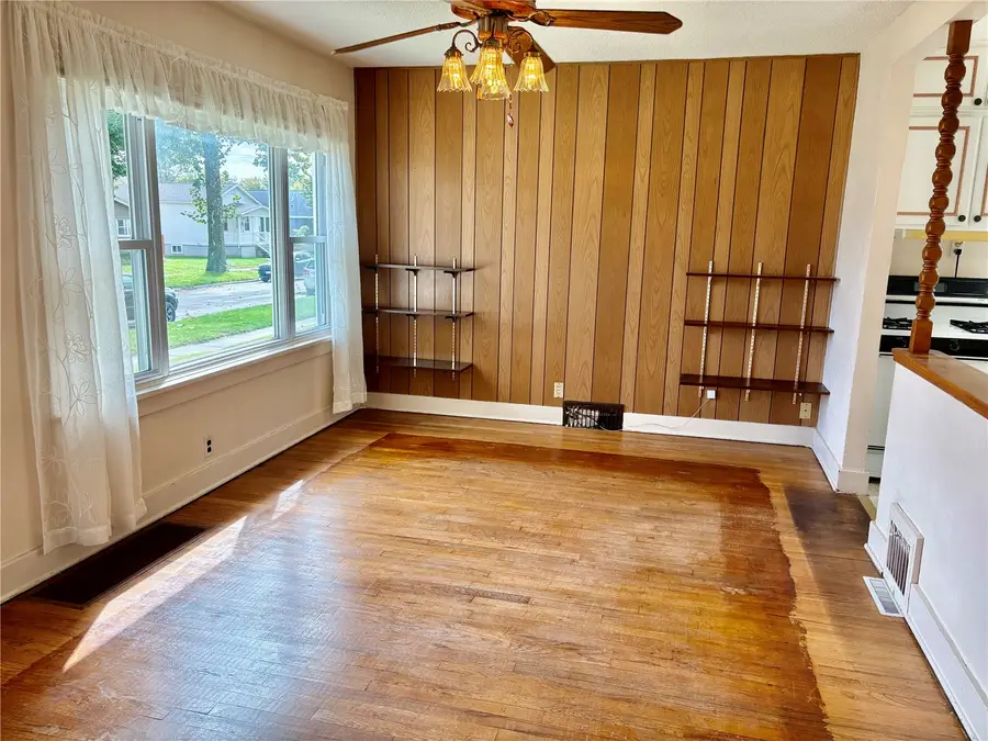 1224 11th Street Nw, Cedar Rapids, IA 52405 - #2