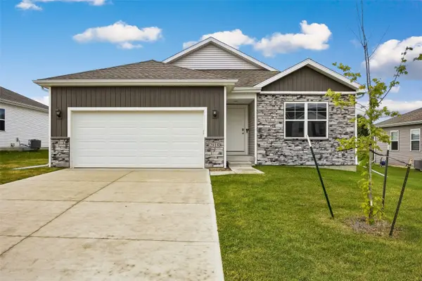 2818 Mary Drive, Hiawatha, IA 52233