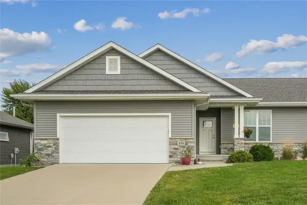 850 Rogers St, Robins, IA 52328