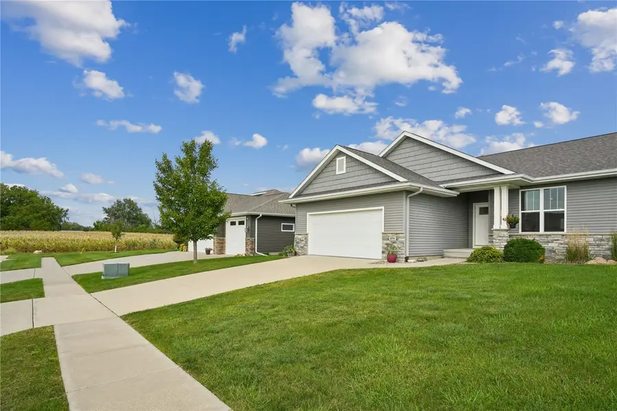 850 Rogers St, Robins, IA 52328 - #3
