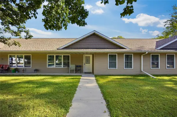 209 1st Street Sw #3, Hopkinton, IA 52237