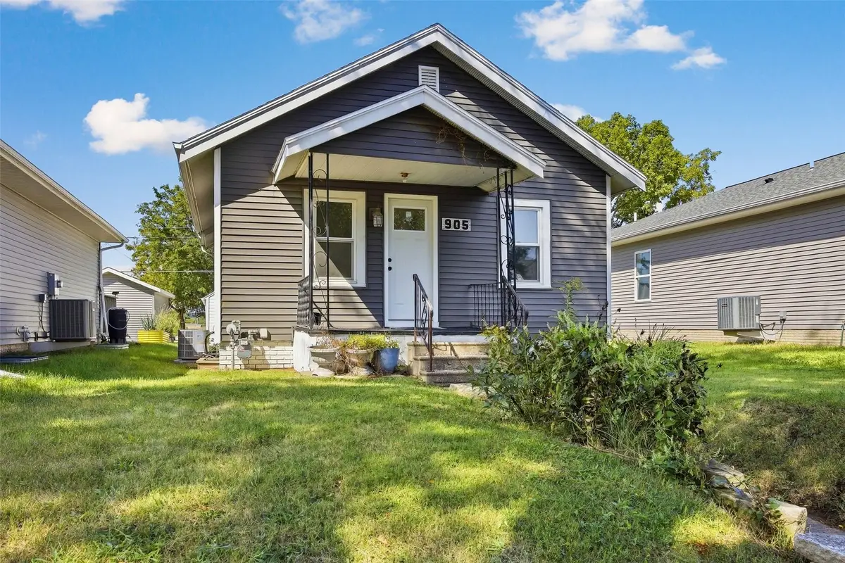 905 12th St Ne, Cedar Rapids, IA 52402 - #1