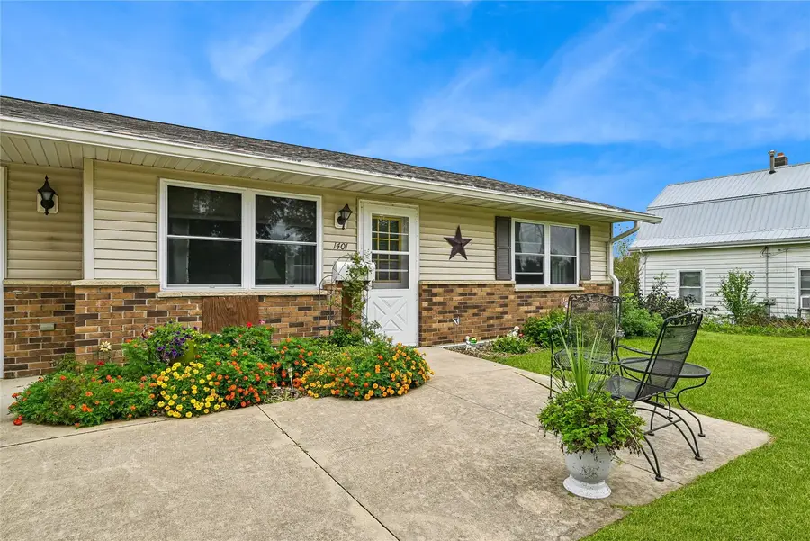1401 13th Avenue, Belle Plaine, IA 52208 - #3