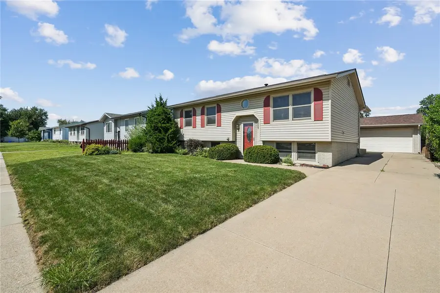3620 Western Pine Drive Ne, Cedar Rapids, IA 52402 - #2