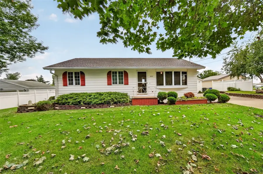 288 28th Avenue Sw, Cedar Rapids, IA 52404 - #2