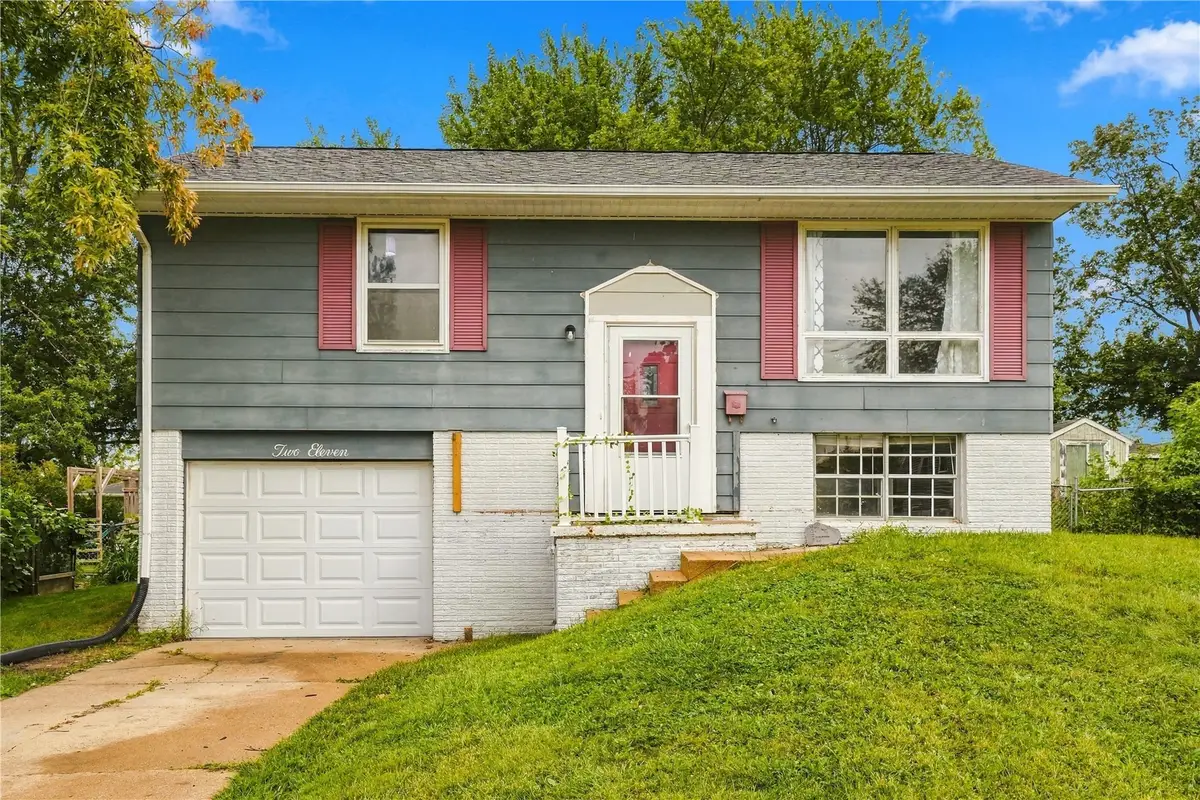 211 Fleetwood Sw, Cedar Rapids, IA 52404 - #1