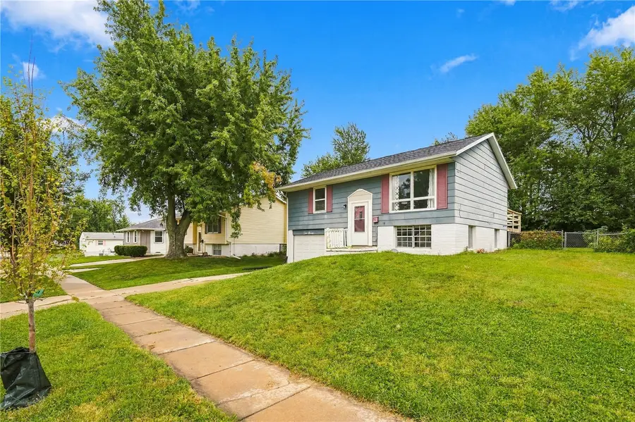 211 Fleetwood Sw, Cedar Rapids, IA 52404 - #2