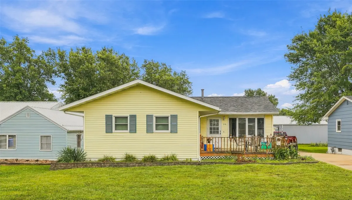 210 Water St, Center Point, IA 52213 - #1
