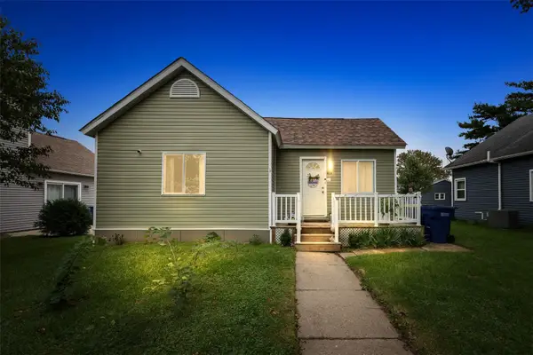 105 8th Street, Van Horne, IA 52346