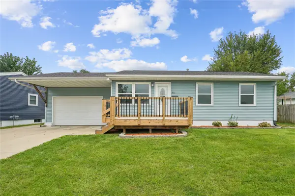 311 Cherry Hill Rd Nw, Cedar Rapids, IA 52405