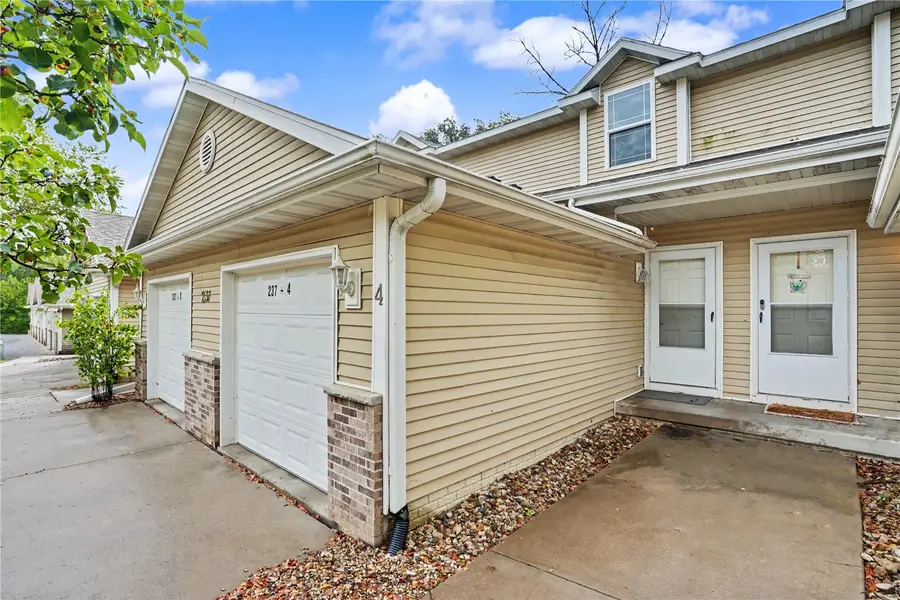 237 38th St Drive Se #4, Cedar Rapids, IA 52403 - #2