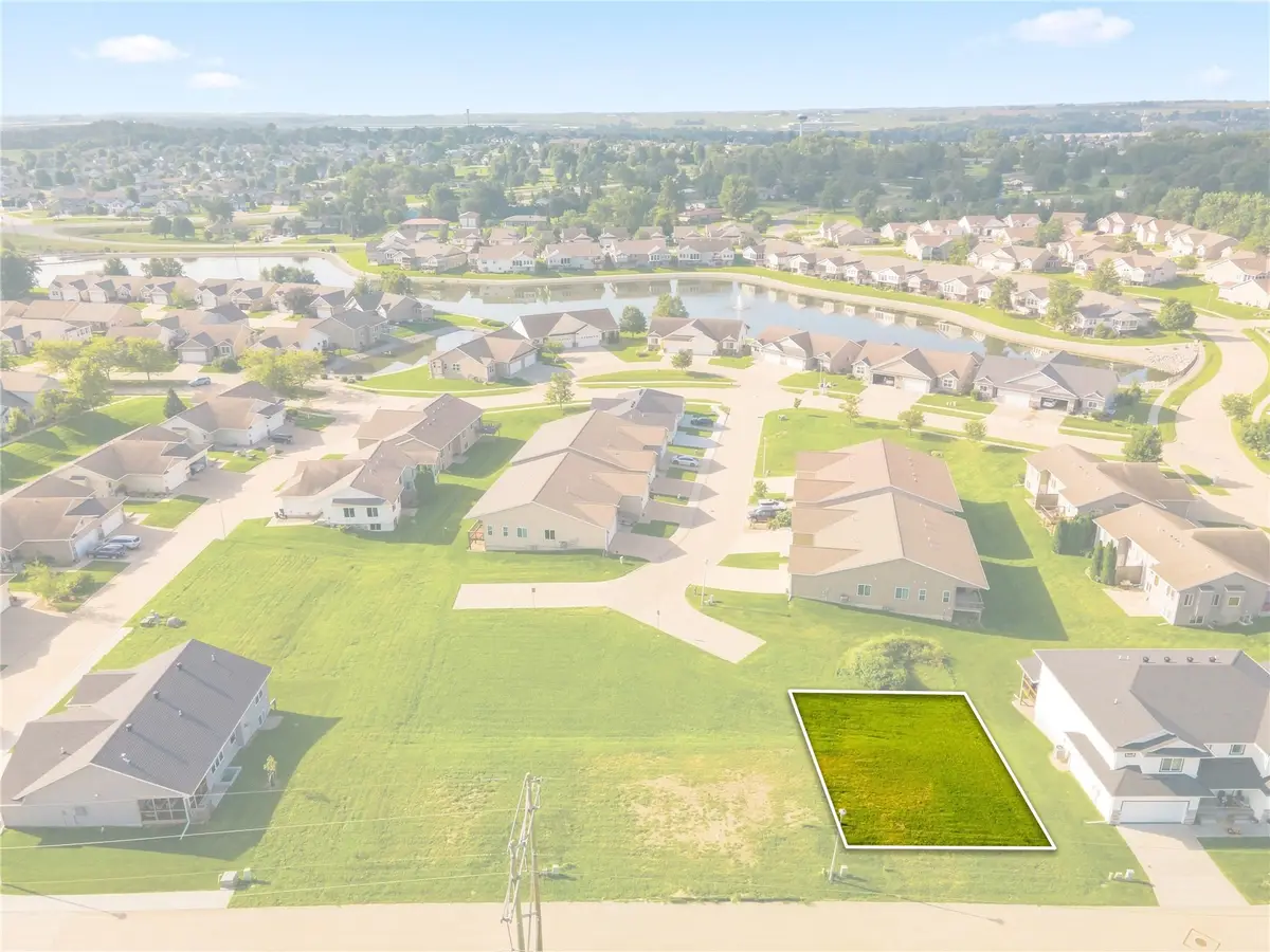 7064/7066 Waterview Dr Sw, Cedar Rapids, IA 52404 - #1