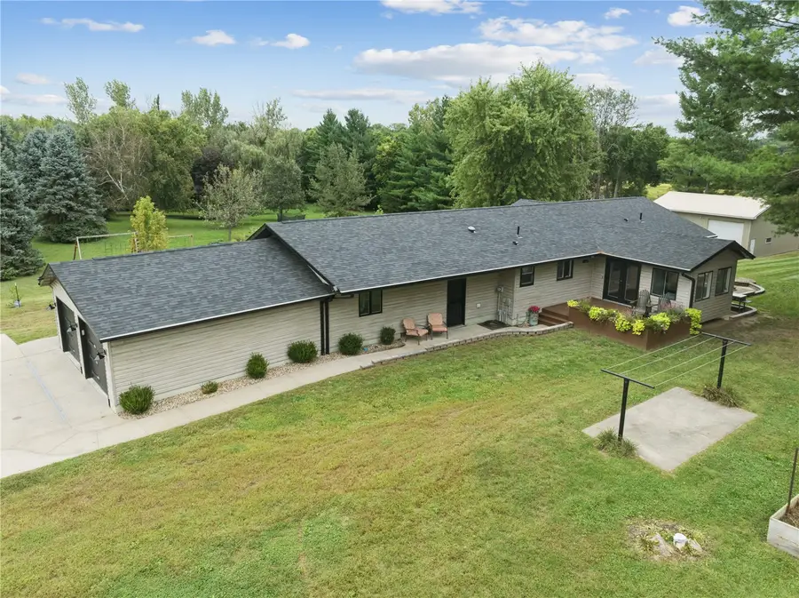 3307 55th Street Trl, Center Point, IA 52213 - #2