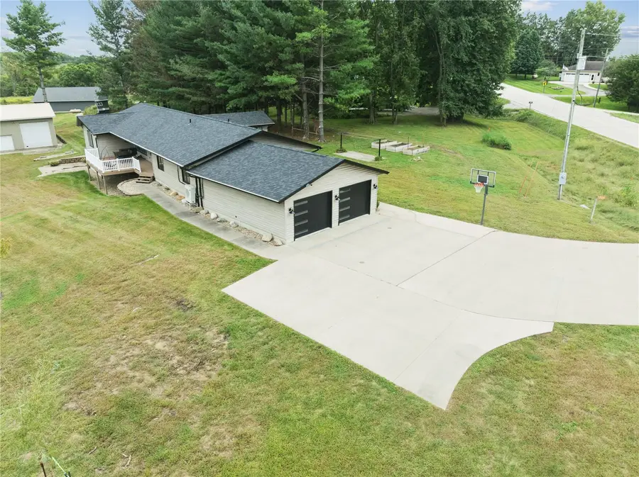 3307 55th Street Trl, Center Point, IA 52213 - #3