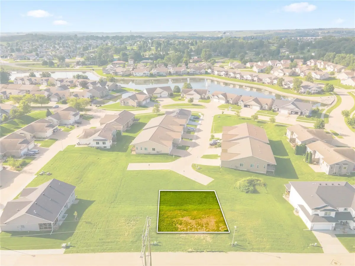 7056/7058 Waterview Dr Sw, Cedar Rapids, IA 52404 - #1
