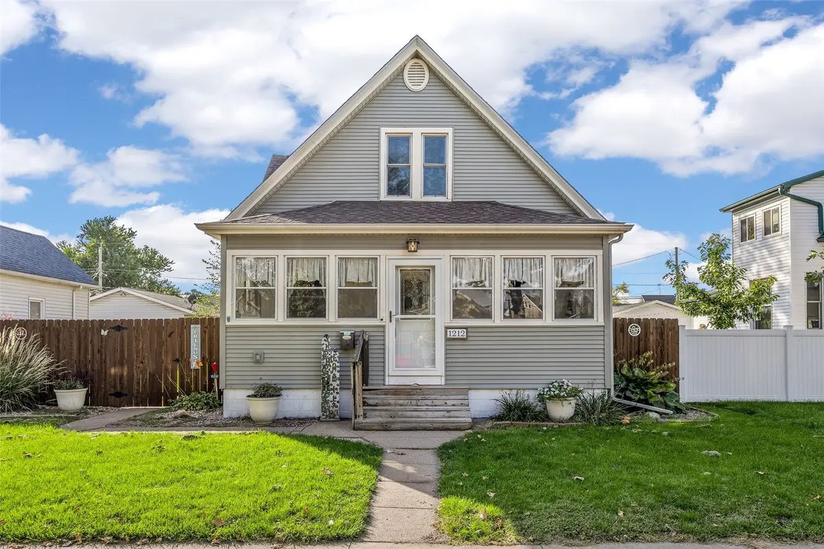 1212 K St Sw, Cedar Rapids, IA 52404 - #1