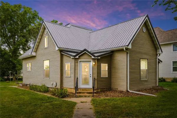 103 E Broadway St, Stanwood, IA 52337