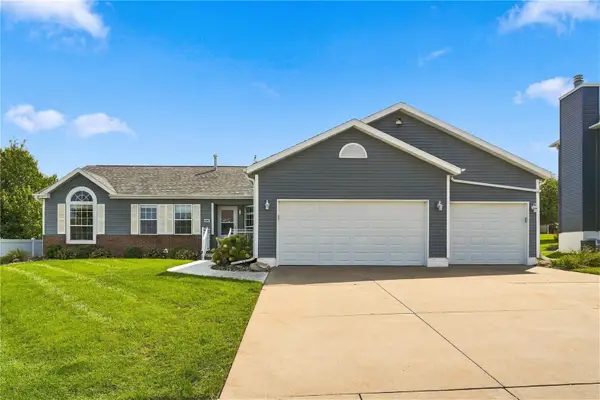 6805 Stone Terrace Dr, Cedar Rapids, IA 52404
