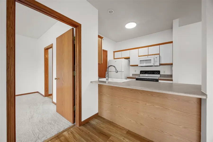 250 Cimarron Drive #213, Hiawatha, IA 52233 - #2
