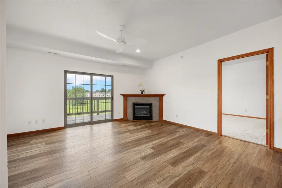 250 Cimarron Drive #213, Hiawatha, IA 52233 - #3